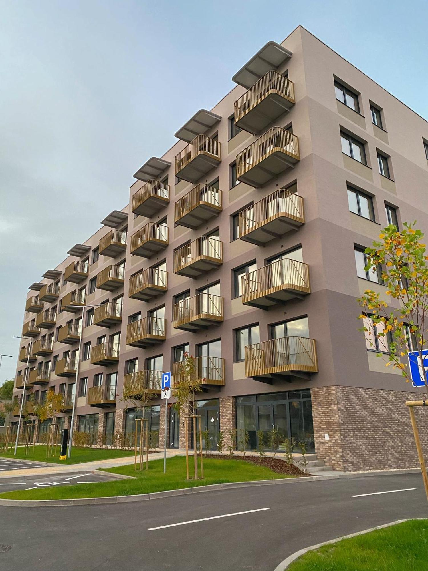 City Apartment I Trenčín Buitenkant foto